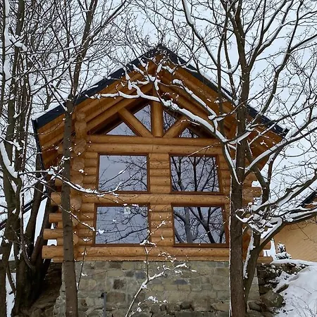Pidstromom Chalet Mykulytschyn
